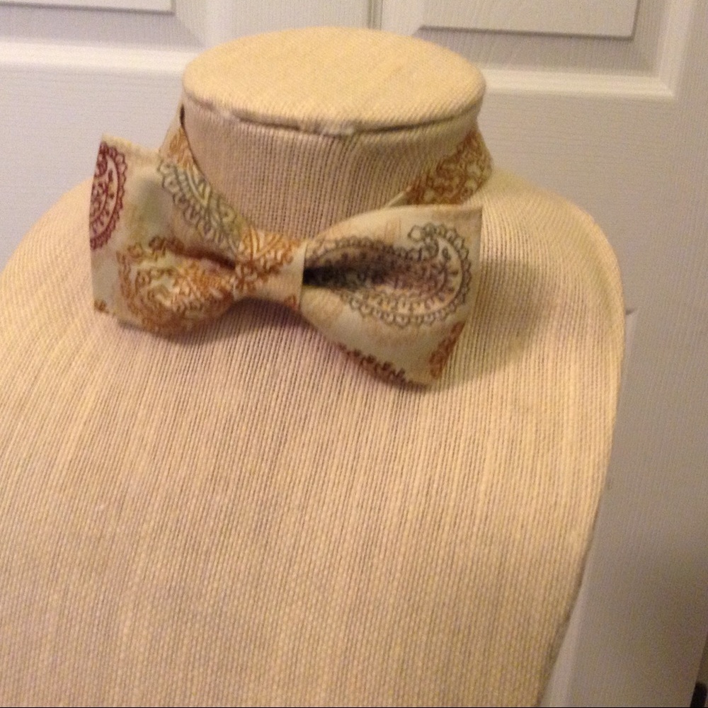 Bow tie